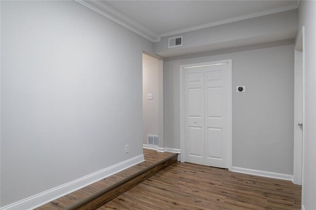 Building Photo - 3599 Lower Roswell Rd