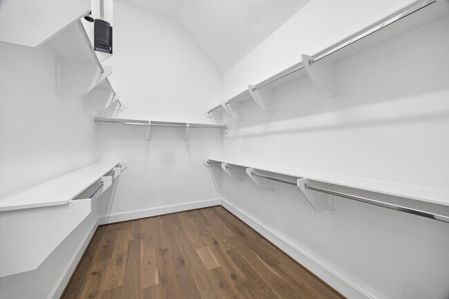 Building Photo - 3306 W 12th St