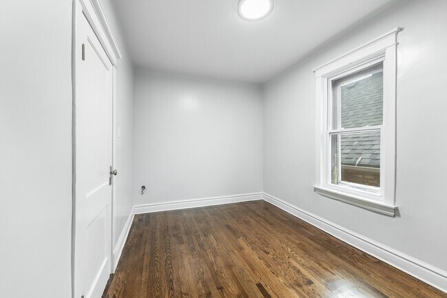 Building Photo - 3000 S Homan Ave