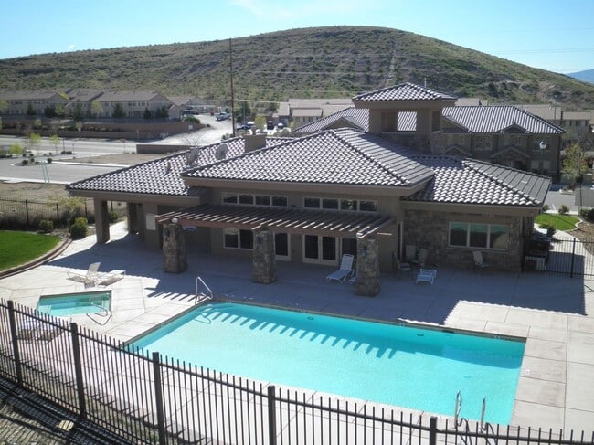 Building Photo - Gorgeous 3 Bedroom Townhome in St. George