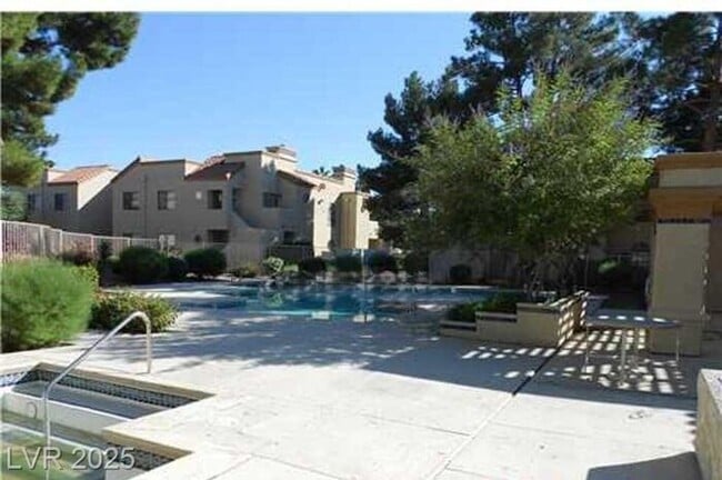 Building Photo - SE / SUNRISE MANOR 2ND FLOOR UNIT IN GATED...
