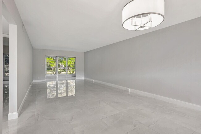 Building Photo - 2202 Lucaya Bend