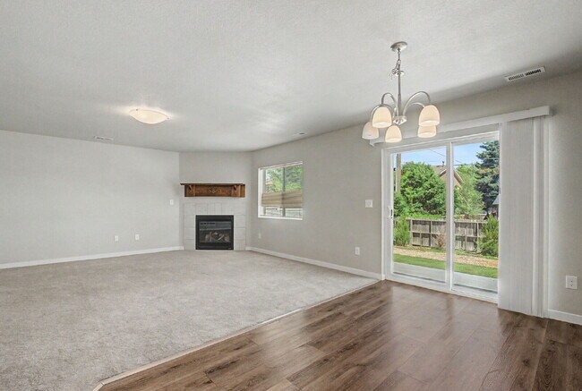 Building Photo - 3 bedroom - Date St
