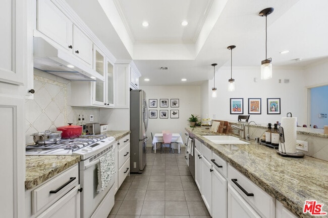 Building Photo - 4401 Moorpark Way