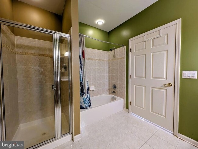 Building Photo - 6214 Westchester Park Dr