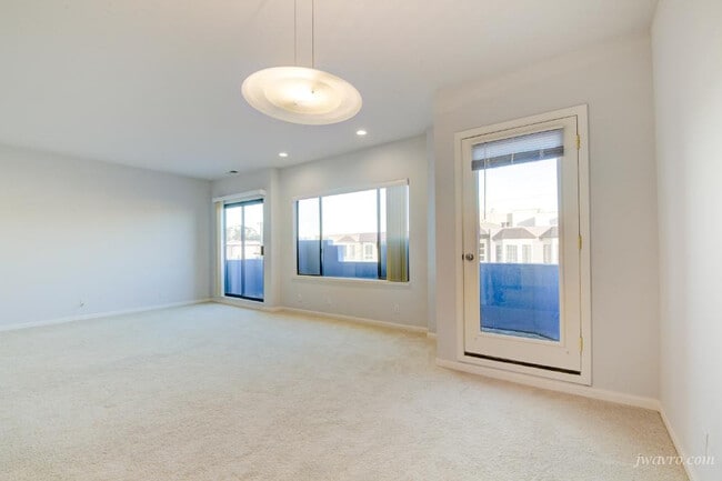 Building Photo - 465 35th Ave