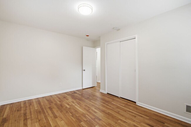 Building Photo - 18 Grandin Cir