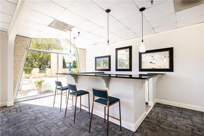 Building Photo - 2479 Peachtree Rd NE