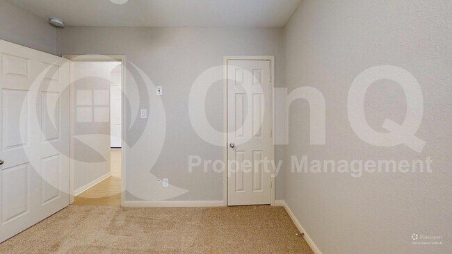 Building Photo - 10012 Quail Glen Dr