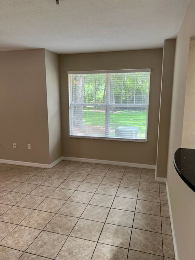 Building Photo - Three Bedroom Two 1/2 Bath condo in SW Hai...