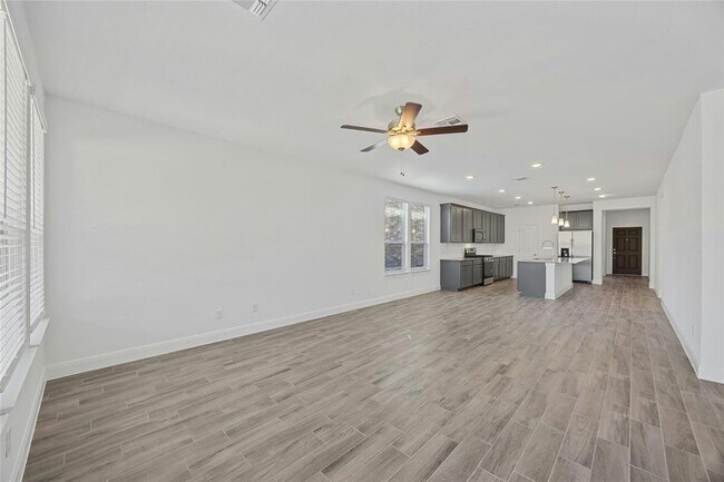 Building Photo - 144 Raleigh Dr