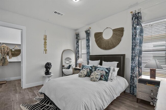 Building Photo - 476 Suffield Dr