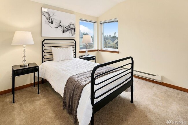 Building Photo - 3 bedroom / 2.5 bathroom townhome in West Seattle's Highland Park.