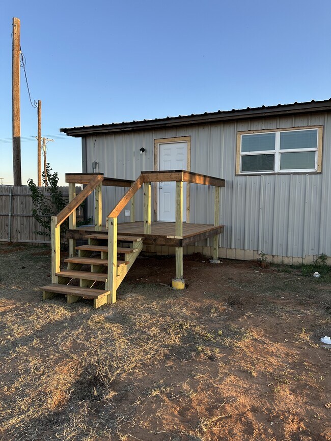 Building Photo - 212 W Broadway