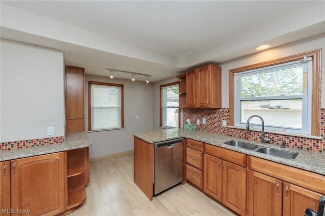 Building Photo - 4441 Baintree Rd