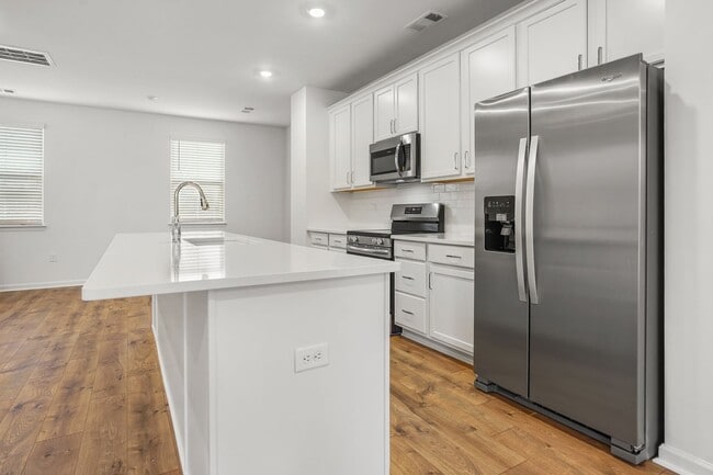 Building Photo - 464 Blair Rd