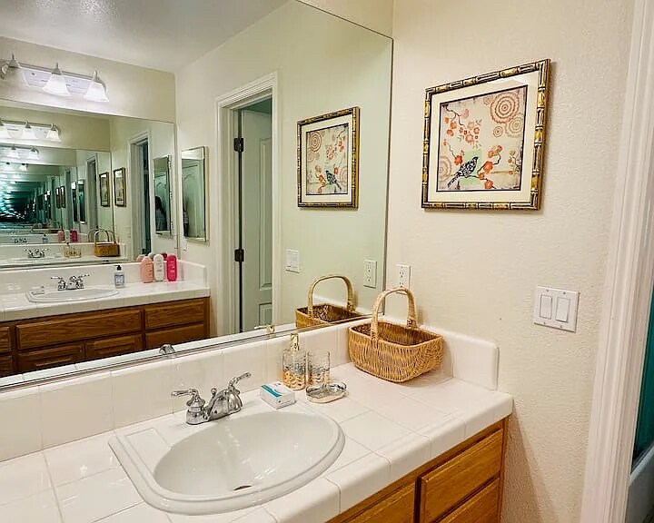 Building Photo - 2052 Twin Creeks Pl