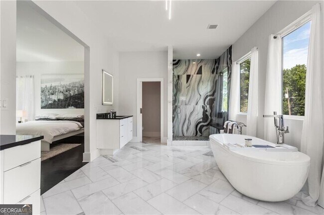 Building Photo - 1756 N Akin Dr NE