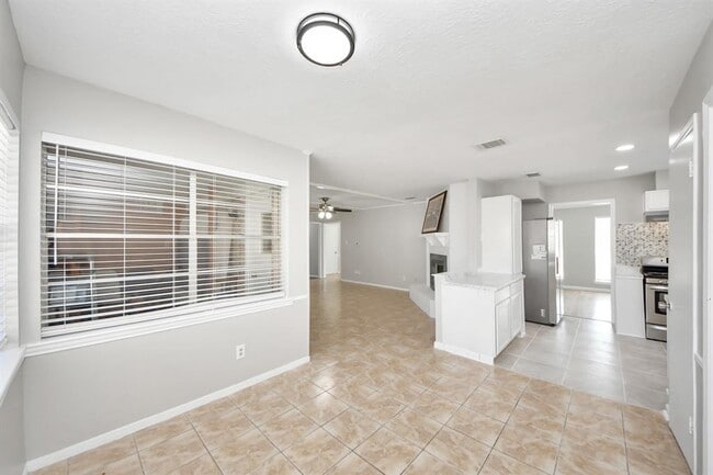 Building Photo - 7911 Pella Dr