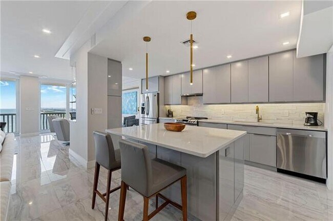 Building Photo - 2200 S Ocean Ln