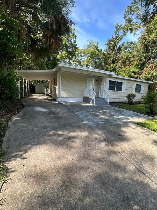 Building Photo - Newly remodeled 4 bed 2 bath home availabl...