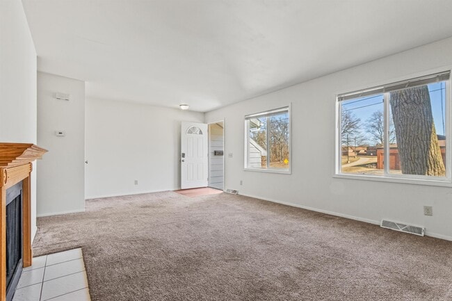 Building Photo - 1302 N Gammon Rd