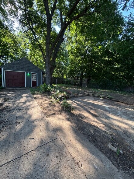 Building Photo - 227 N Yukon Ave