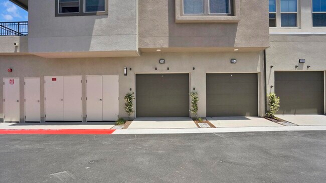 Building Photo - 1100 Lasso Way