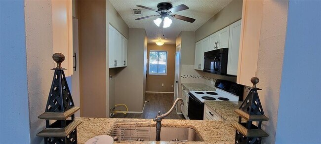 Building Photo - 6604 Montauk Dr