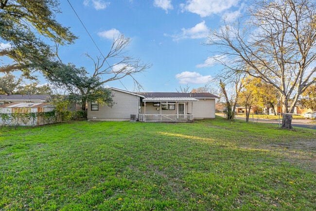 Building Photo - 1801 S 47th St