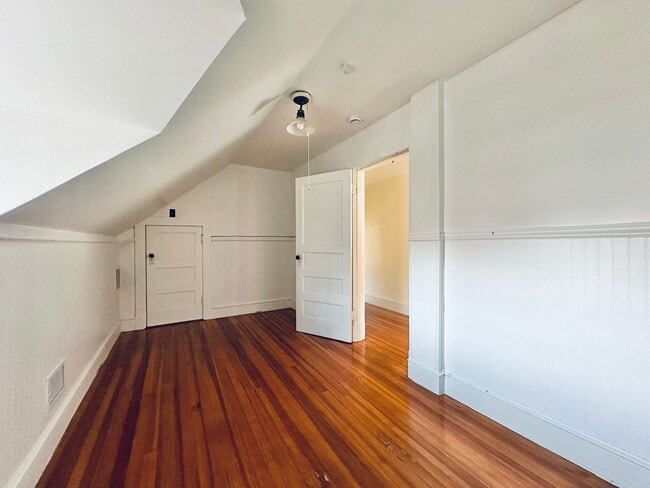 Building Photo - 671 Prospect St