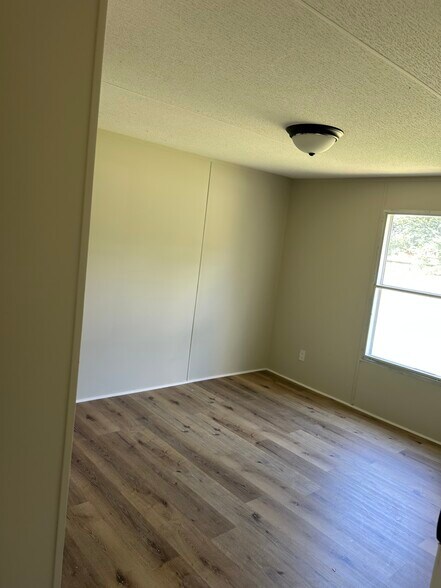 Building Photo - 21 Country Dr