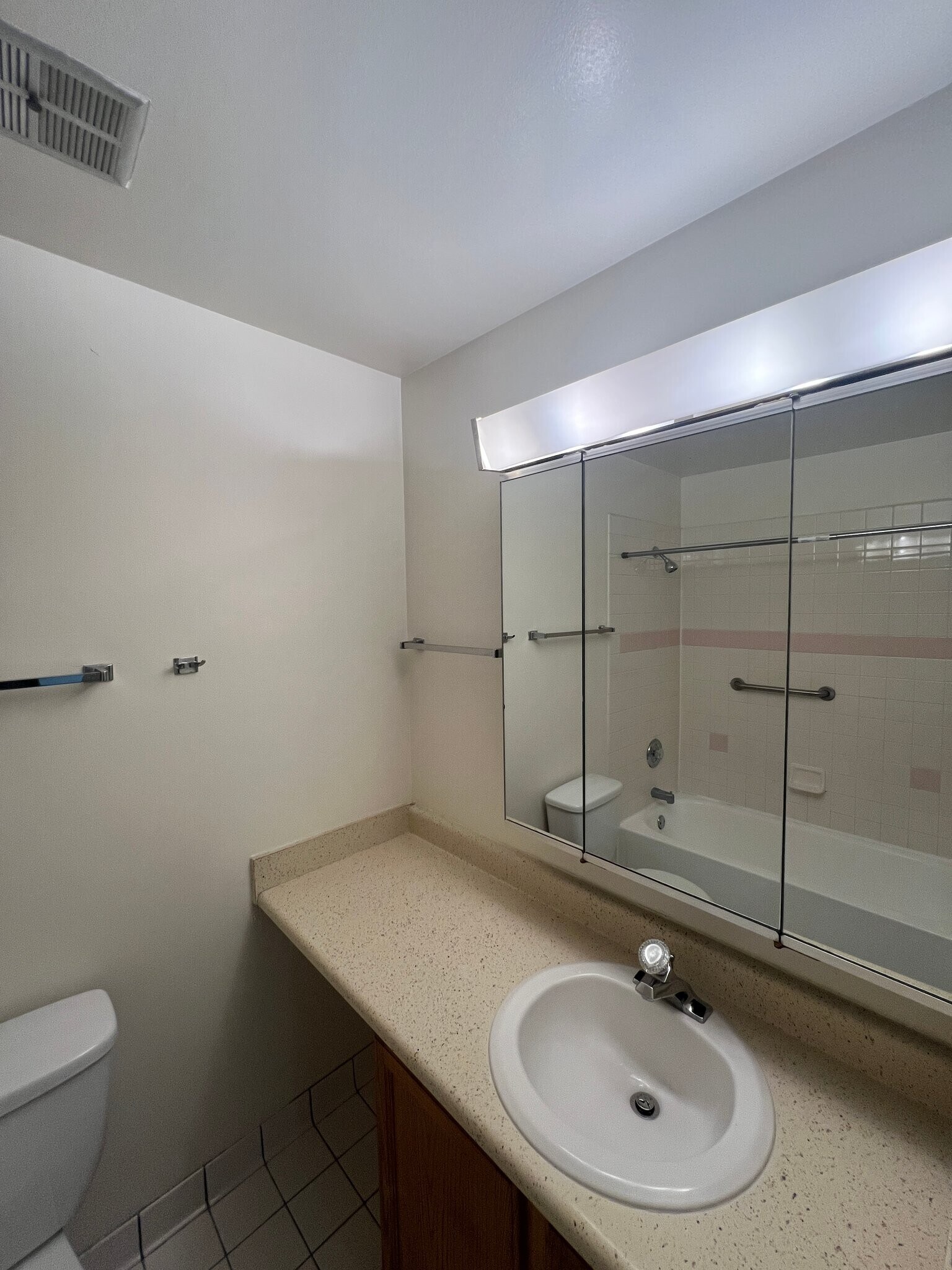 Building Photo - 5550 Abbey Dr