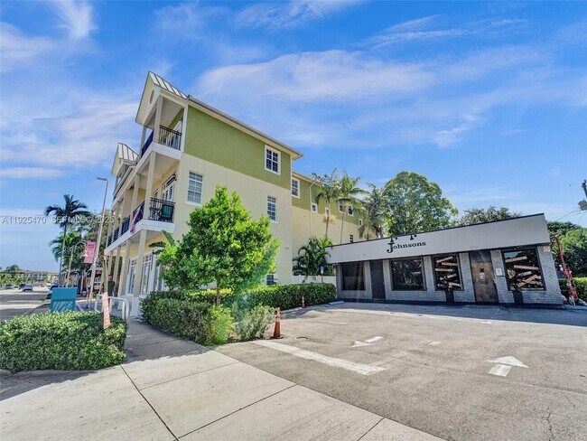 Building Photo - 2356 Wilton Dr