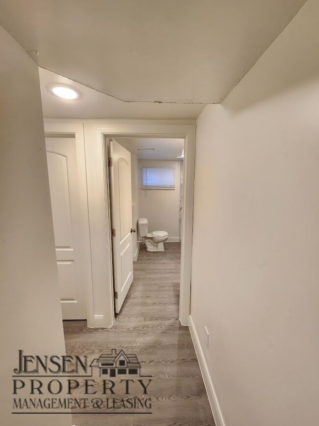 Building Photo - R698