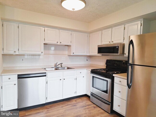 Building Photo - 505 Cross Ridge Ct