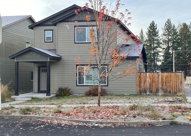 Building Photo - Bright Southeast Bend Home Near Canal Trai...