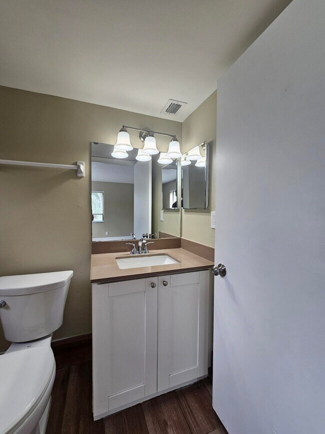 Building Photo - 2050 N Congress Ave