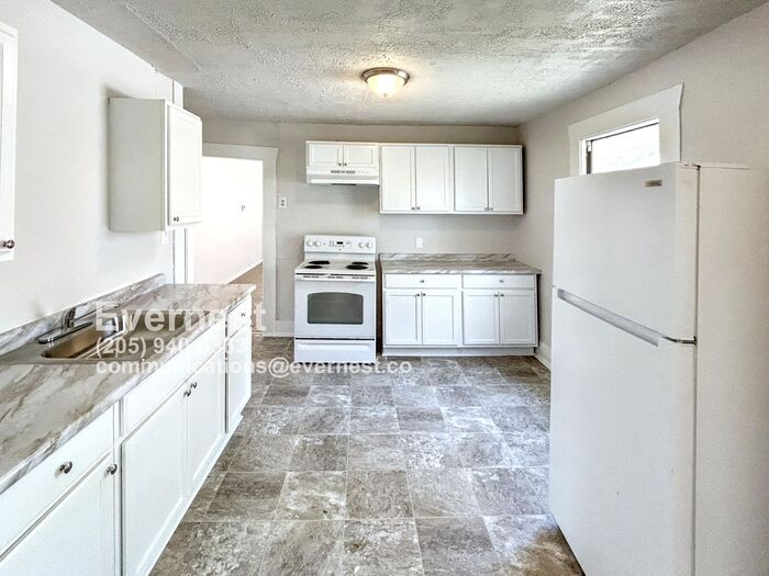 Building Photo - 929 6th Pl