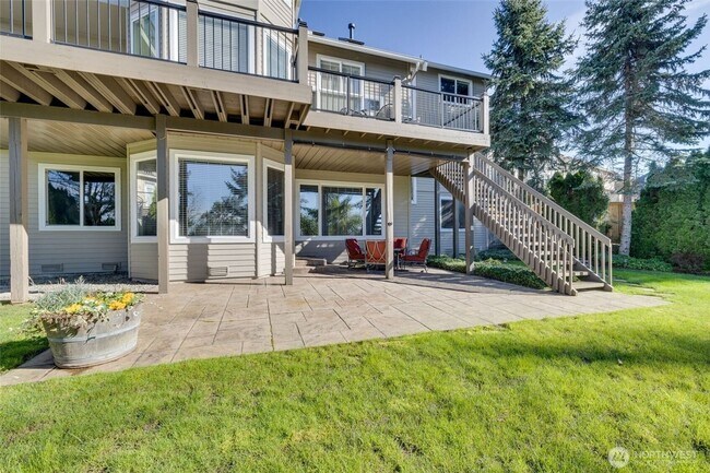 Building Photo - Luxury Living in sought after Sterling Woods
