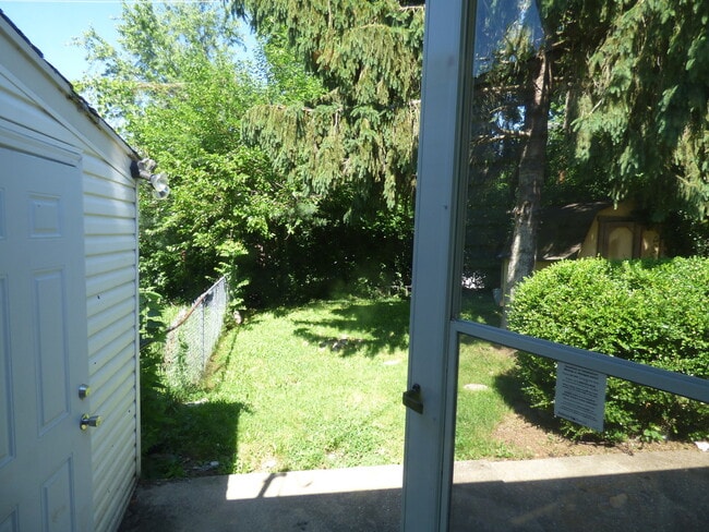 Building Photo - ORR731/733