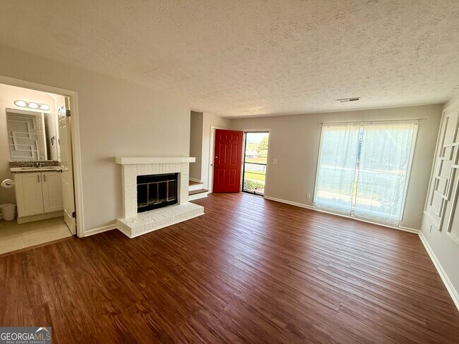 Building Photo - 151 Old Ferry Way