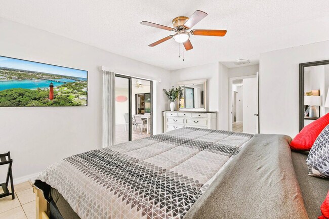 Building Photo - 9126 E Highland Pines Blvd
