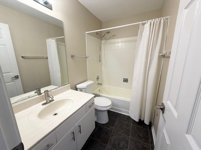 Building Photo - 522 Peebles Ct