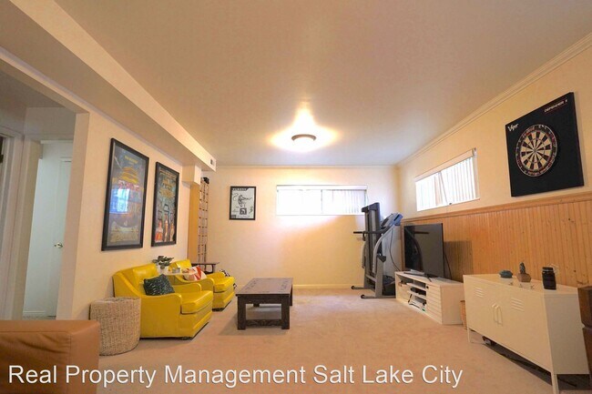 Building Photo - 4 br, 3 bath House - 4585 S 2770 E
