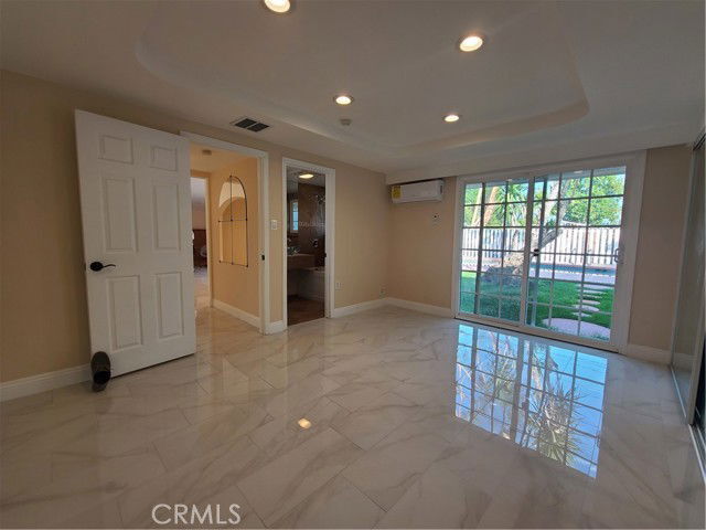 Building Photo - 6744 Cozycroft Ave