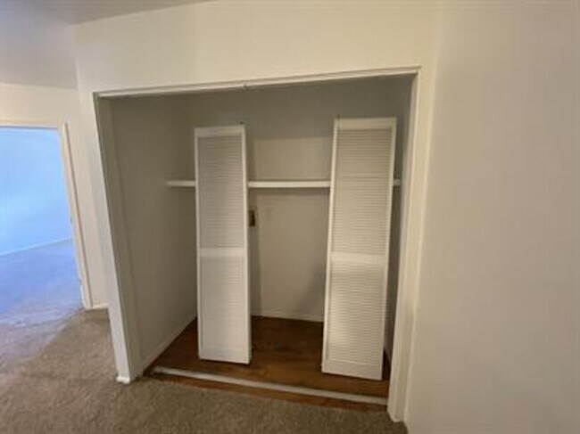 Building Photo - 500 S Circle Dr