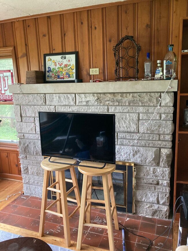 Building Photo - 3 bedroom, 1 bath House: Available August ...