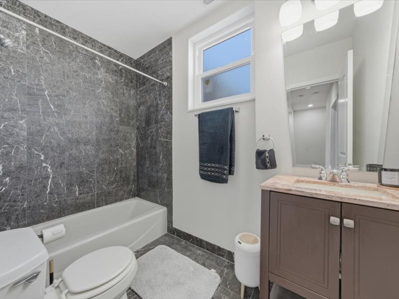 Building Photo - 4115 S Drexel Blvd