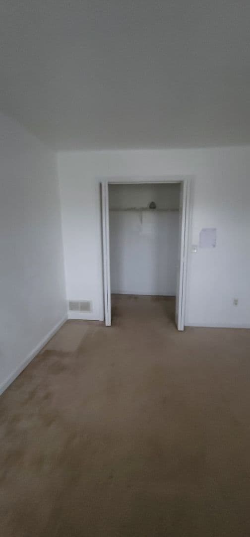 Building Photo - Affordable 2 bedroom / 1 bathroom townhome.